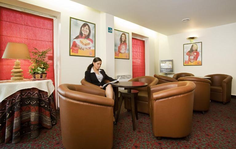 Ibis Paris Le Bourget Hotel La Courneuve Exterior foto