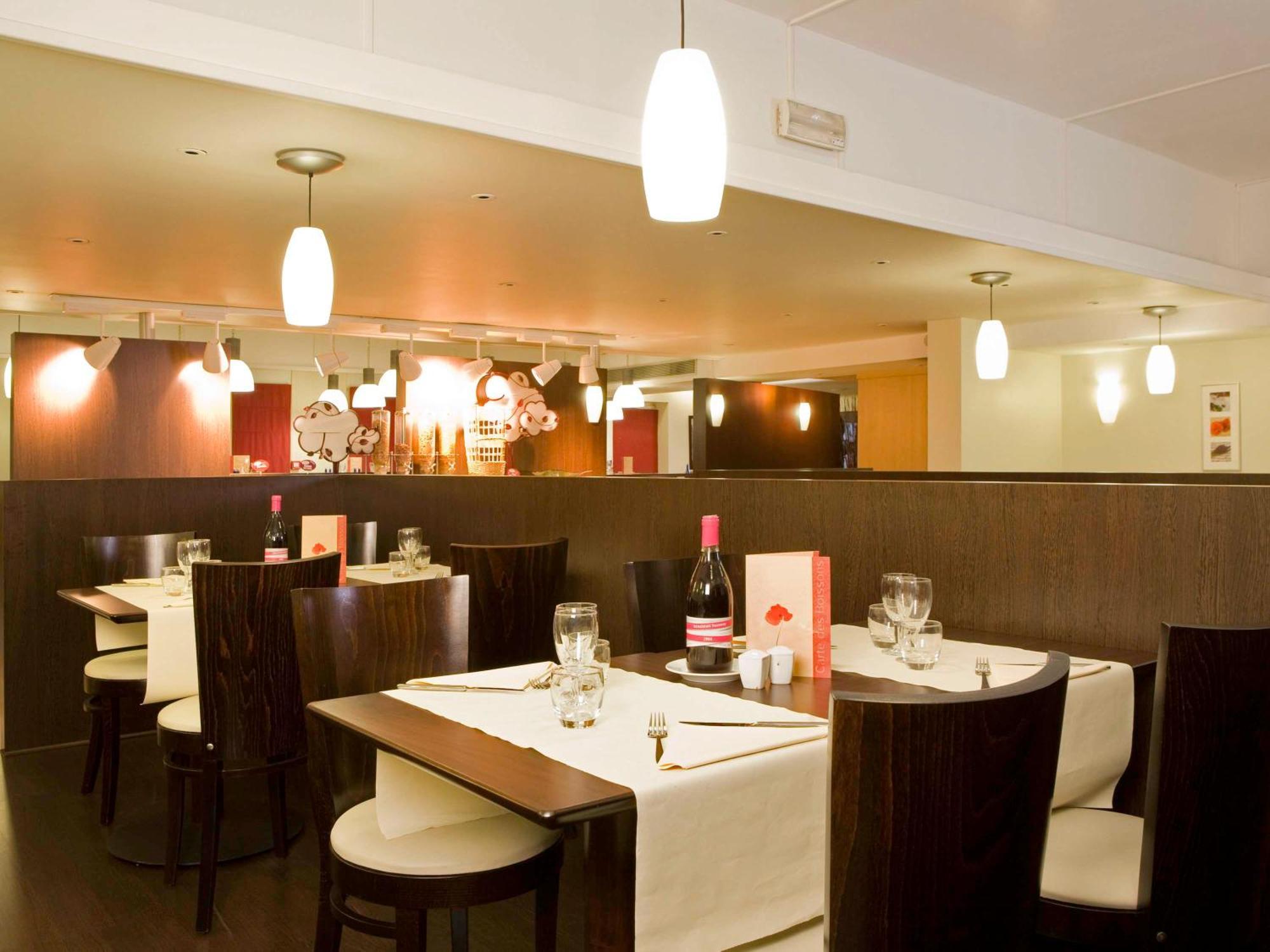 Ibis Paris Le Bourget Hotel La Courneuve Exterior foto