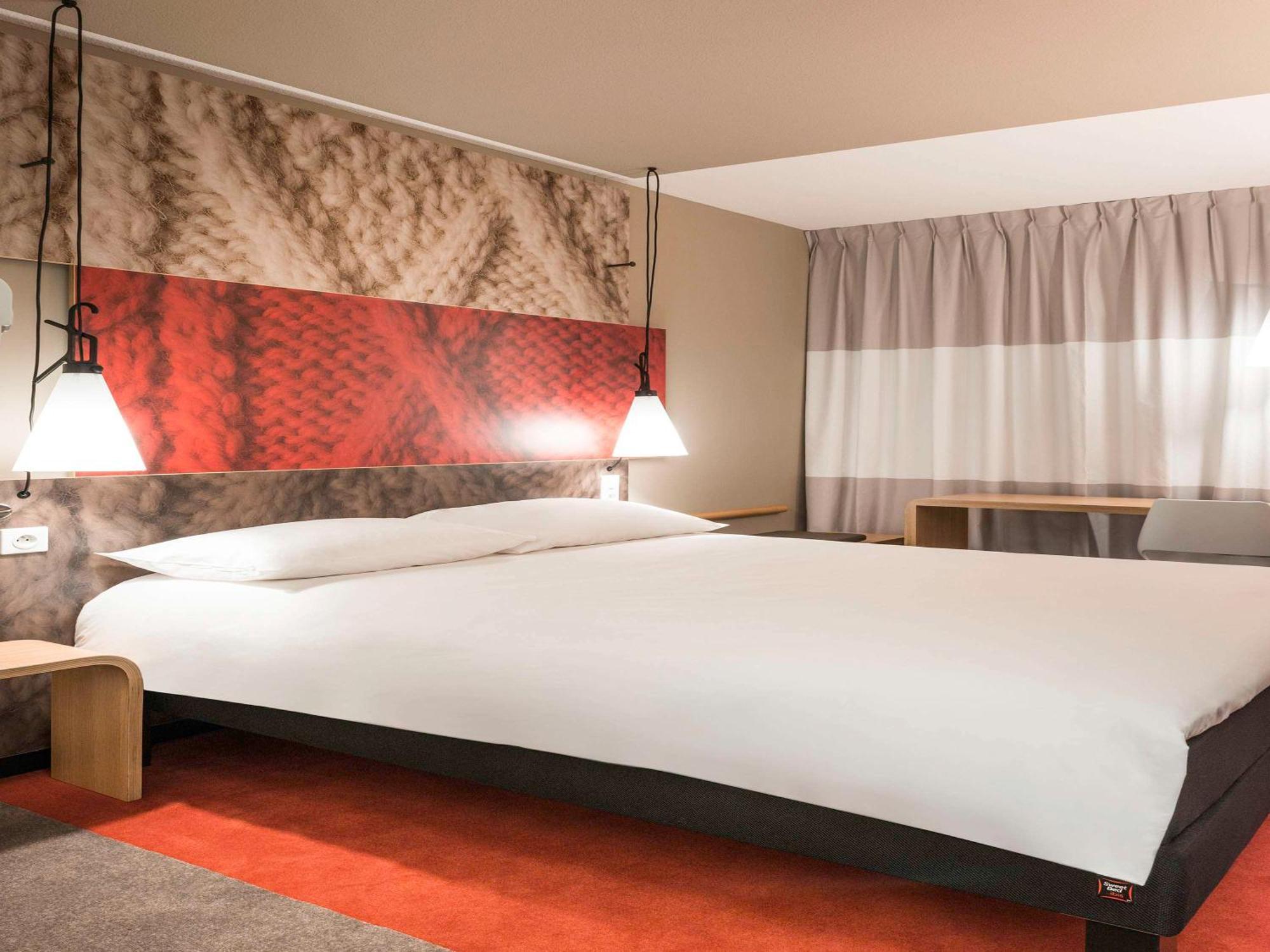 Ibis Paris Le Bourget Hotel La Courneuve Exterior foto