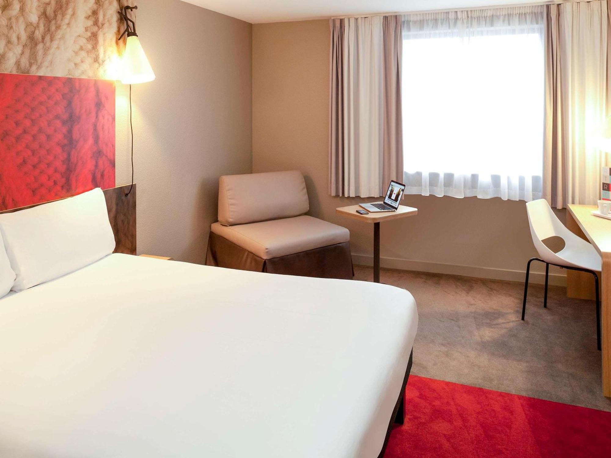 Ibis Paris Le Bourget Hotel La Courneuve Exterior foto